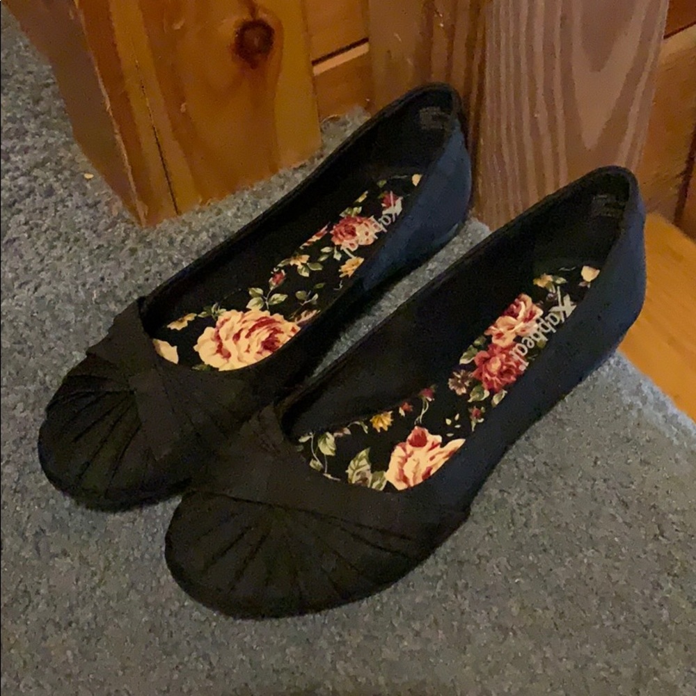 Black dress shoes